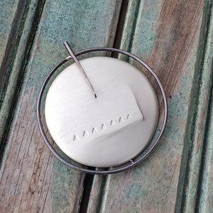 Vintage Round Circle Funky Modern 80s 90s Silver Pin Brooch Button Style